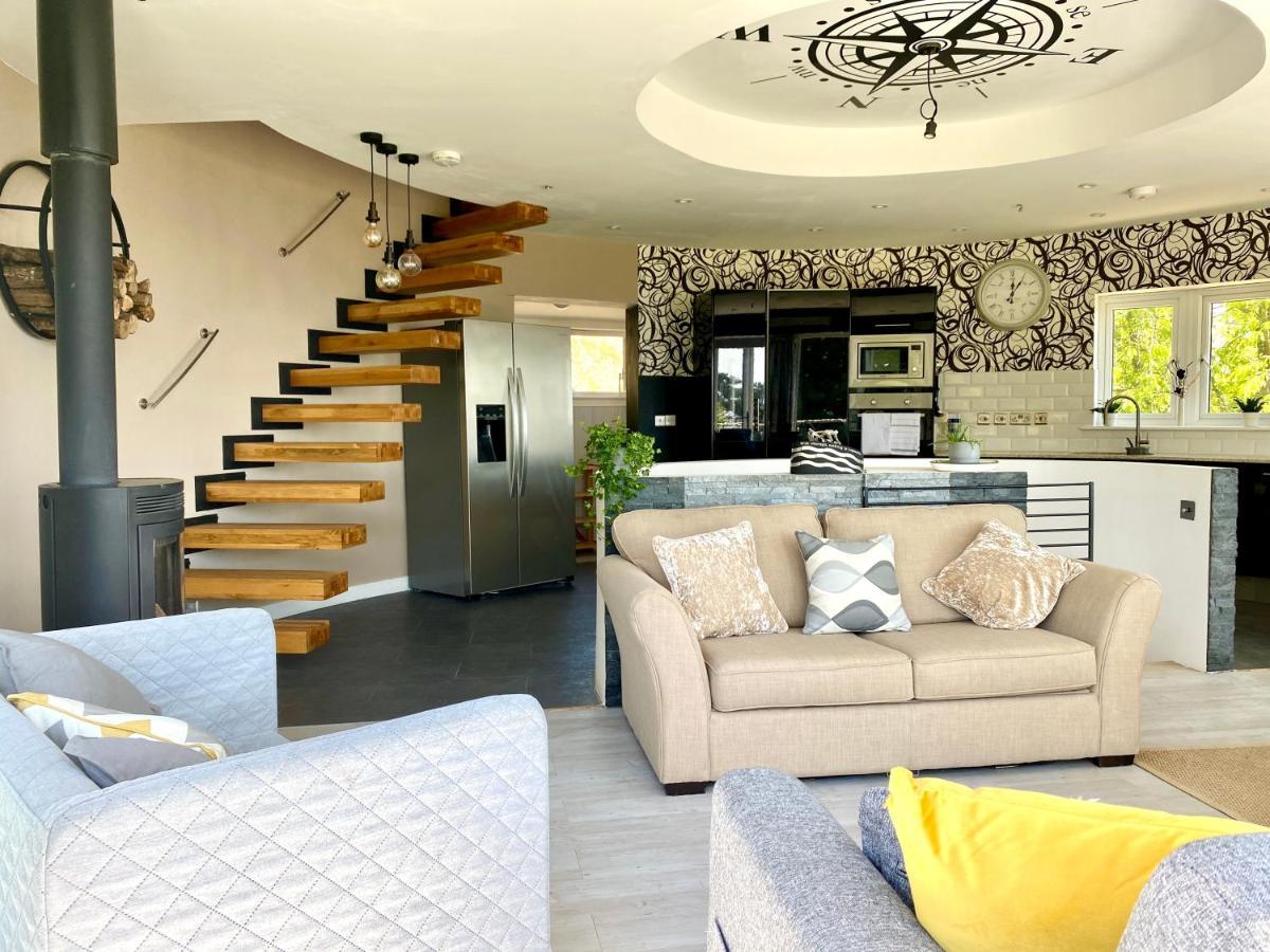 One Of The Best Properties In Lyme! Breathtaking Views Across The Whole Bay. 3 Stories With 2 Tier Veranda Around The Property. Sleeps 6 Lyme Regis Dış mekan fotoğraf