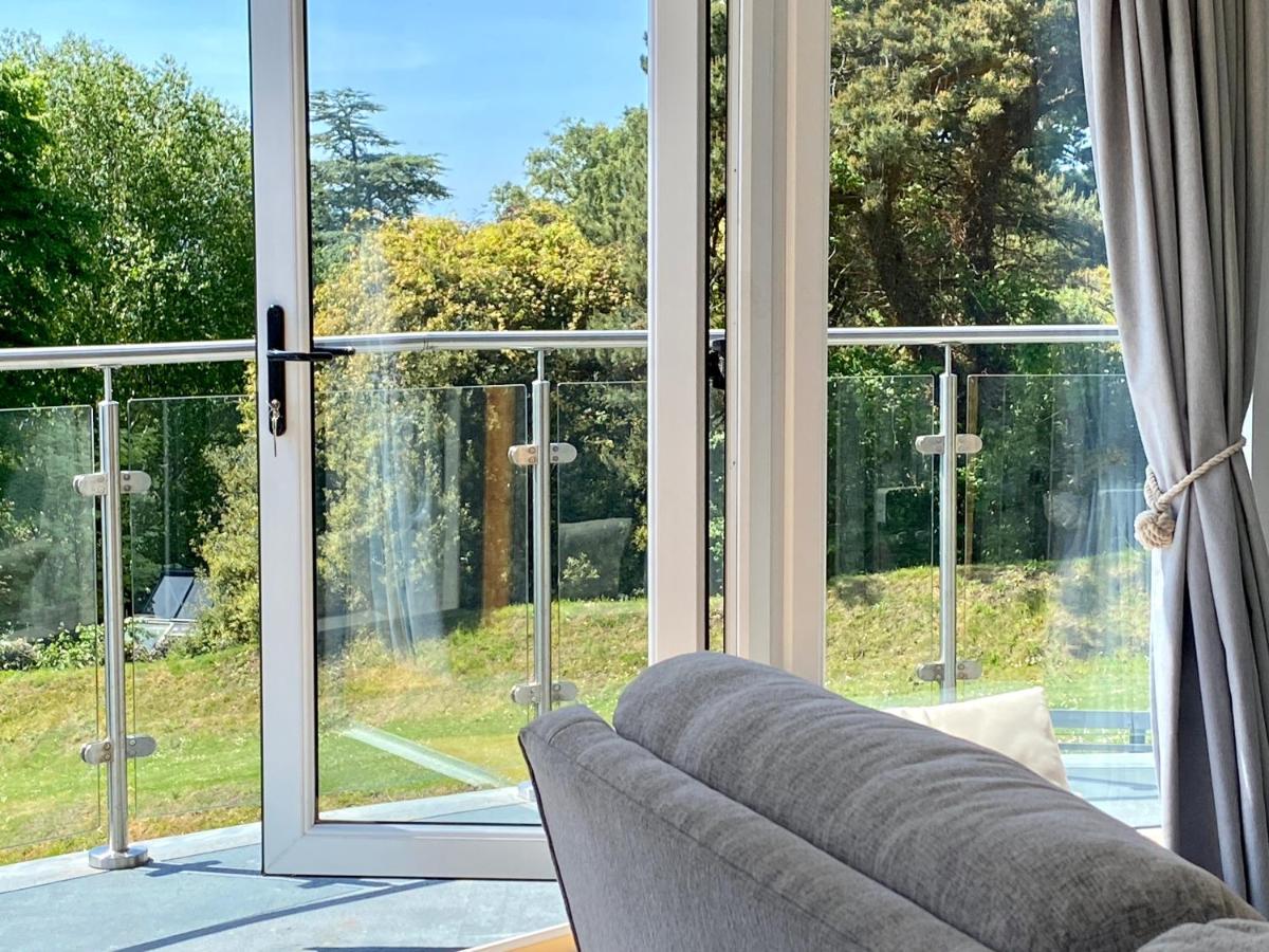 One Of The Best Properties In Lyme! Breathtaking Views Across The Whole Bay. 3 Stories With 2 Tier Veranda Around The Property. Sleeps 6 Lyme Regis Dış mekan fotoğraf
