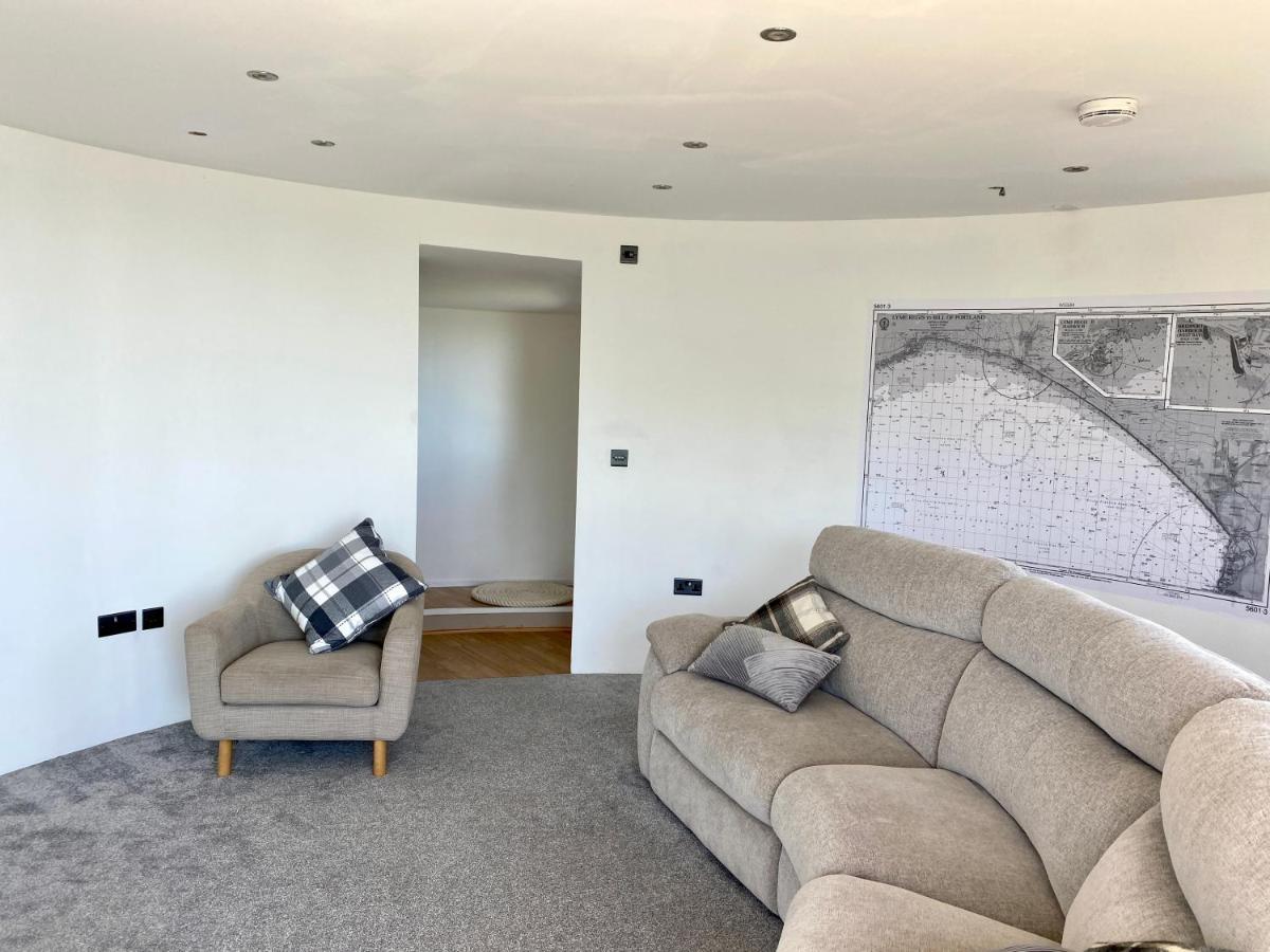 One Of The Best Properties In Lyme! Breathtaking Views Across The Whole Bay. 3 Stories With 2 Tier Veranda Around The Property. Sleeps 6 Lyme Regis Dış mekan fotoğraf